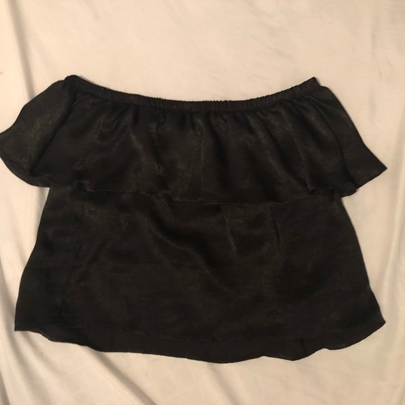 Urban Outfitters off the shoulder cropped top - Picture 2 of 3